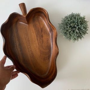 • vintage hawaiian wood leaf bowl •